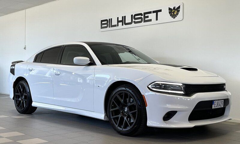 Vit Begagnad 2018 Dodge Charger Sedan | 419 900 kr (Dyr) - Bild 1/4