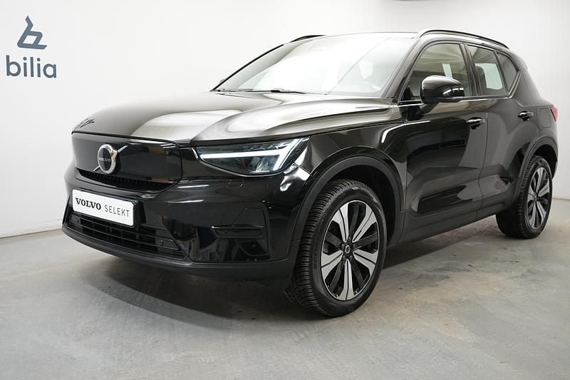 Svart Begagnad 2022 Volvo XC40 Core SUV | 349 900 kr (Dyr) - Bild 1/4
