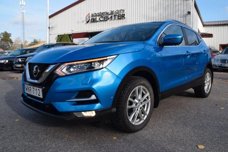 Blå (blå met) Begagnad 2018 Nissan Qashqai SUV | 189 900 kr (Lite dyr) - Bild 1/4