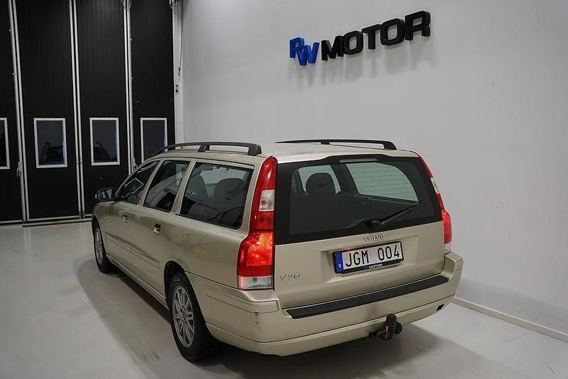 Begagnad Volvo V70 Kinetic 170 HK (125 kW) 2007 Brun Kombi