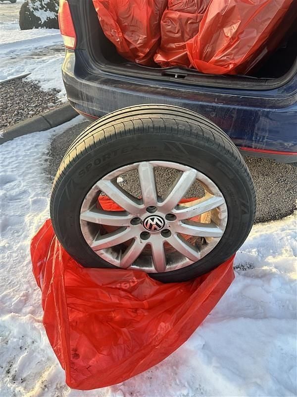 Begagnad VW Golf VI 105 HK (77 kW) 2009 Halvkombi