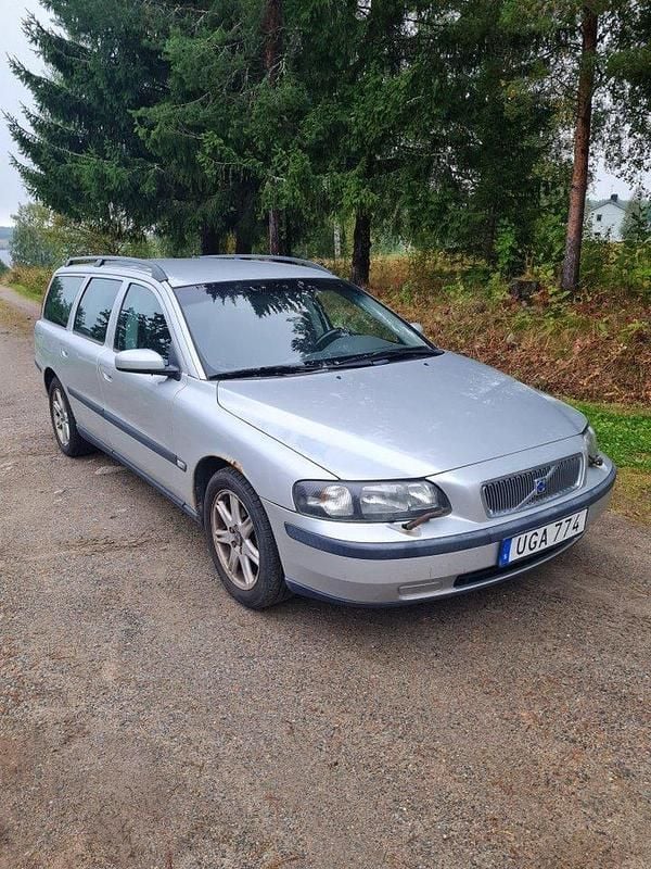 Grå Begagnad 2004 Volvo V70 Kombi | 17 000 kr (Bra pris) - Bild 1/4