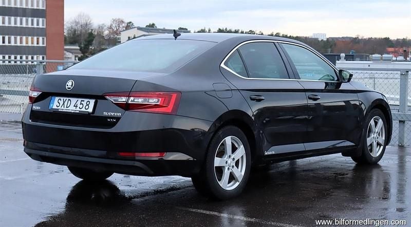 Begagnad Skoda Superb 190 HK (139 kW) 2016 Svart Sedan