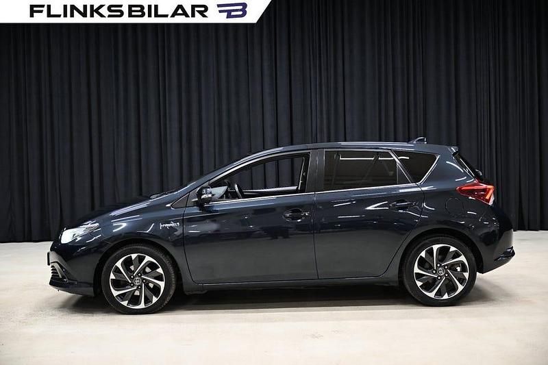 Begagnad Toyota Auris Hybrid 136 HK (100 kW) 2015 Blå Halvkombi