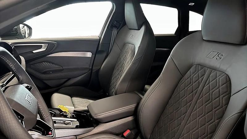 Begagnad Audi A5 S-Line 367 HK (269 kW) 2025 Daytonagrå pärleffekt Sportkupé