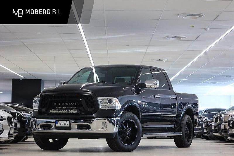 Begagnad RAM 1500 2016 Svart Pickup