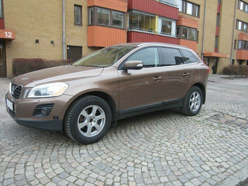 Brun Begagnad 2009 Volvo XC60 Summum SUV | 82 900 kr (Superpris) - Bild 1/4