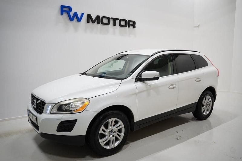Vit Begagnad 2011 Volvo XC60 Momentum SUV | 82 900 kr (Bra pris) - Bild 1/4