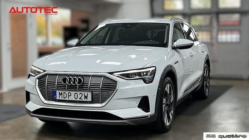 Vit Begagnad 2021 Audi e-tron Proline SUV | 279 500 kr (Bra pris) - Bild 1/4