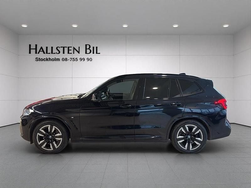 Svart Begagnad 2022 BMW iX3 M Sport SUV | 419 000 kr (Marknadspris) - Bild 1/4