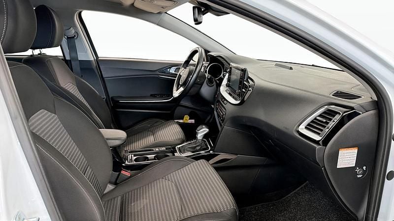 Begagnad Kia Ceed Advance 141 HK (103 kW) 2022 Halvkombi