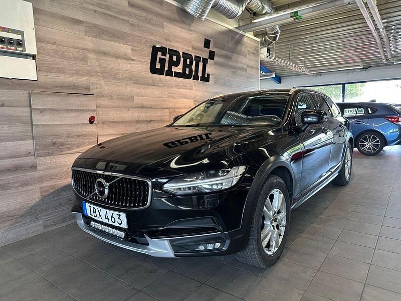 Svart Begagnad 2017 Volvo V90 CC Momentum Kombi | 189 000 kr (Dyr) - Bild 1/4