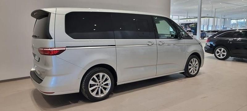 Begagnad VW Multivan Style 150 HK (110 kW) 2023 Silver Van