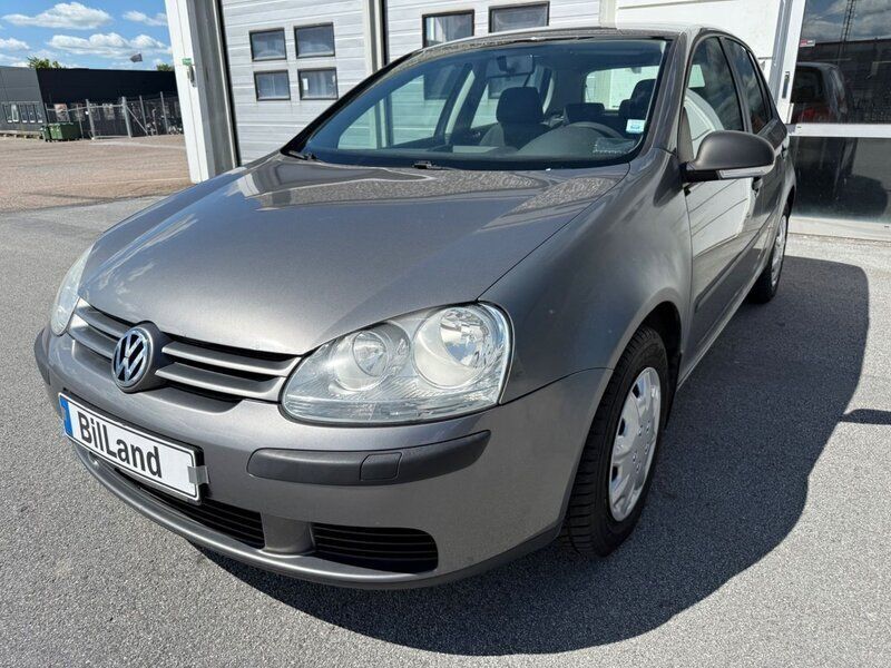 Mörkgrå (grå) Begagnad 2007 VW Golf V Trendline Halvkombi | 37 900 kr (Lite dyr) - Bild 1/4