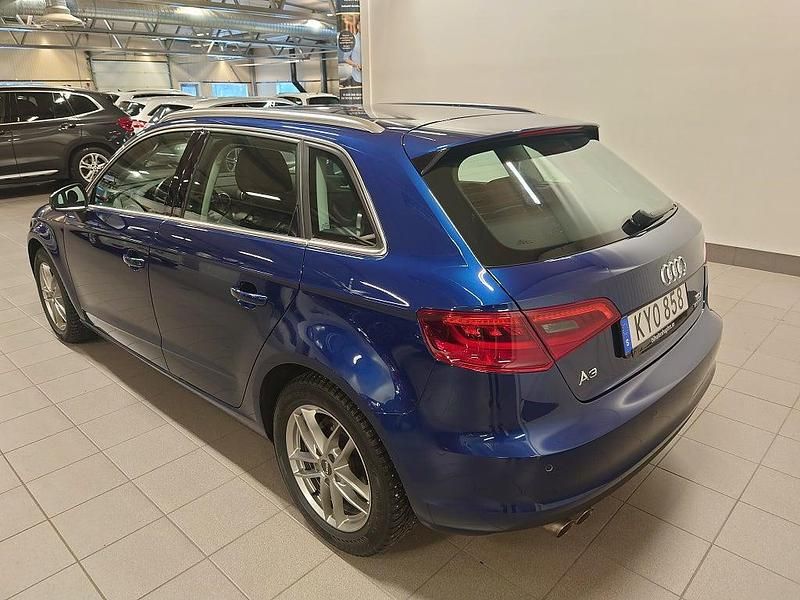 Begagnad Audi A3 Sportback Attraction 150 HK (110 kW) 2015 Blå Halvkombi