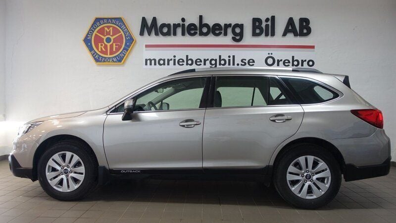 Ljusbrun Begagnad 2016 Subaru Outback SUV | 269 900 kr (Marknadspris) - Bild 1/4