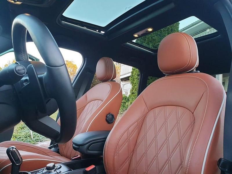 Begagnad Mini Countryman 221 HK (162 kW) 2024 British racing green iv | leather chester malt brown SUV