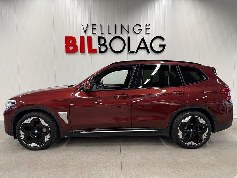 Röd Begagnad 2021 BMW iX3 SUV | 414 500 kr (Marknadspris) - Bild 1/4