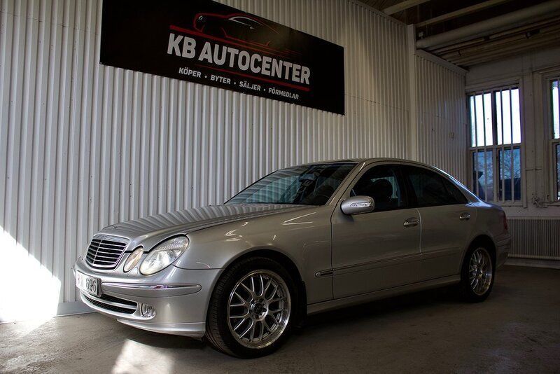 Begagnad Mercedes E320 Avantgarde 224 HK (164 kW) 2002 Ljusgrå (silver) Sedan