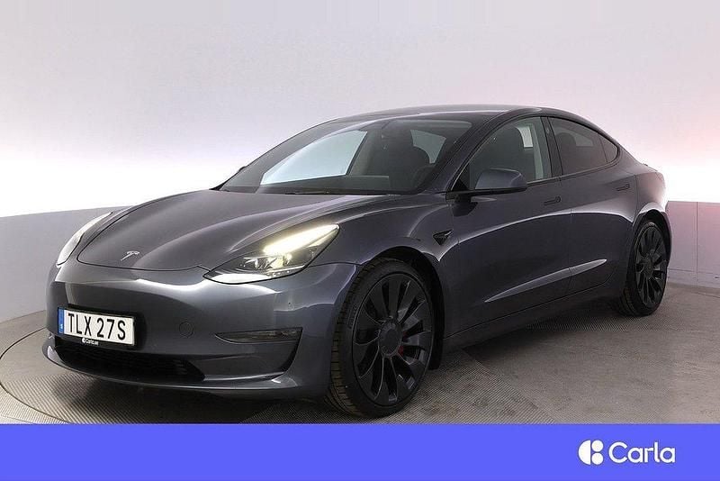 Grå Begagnad 2021 Tesla Model 3 Performance Sedan | 339 900 kr (Marknadspris) - Bild 1/4