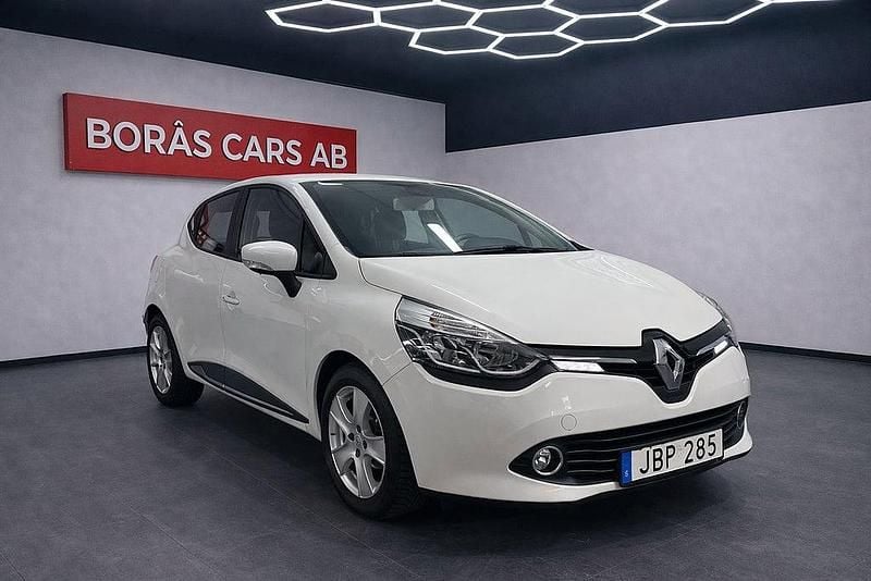Vit Begagnad 2015 Renault Clio IV Halvkombi | 74 900 kr (Marknadspris) - Bild 1/4