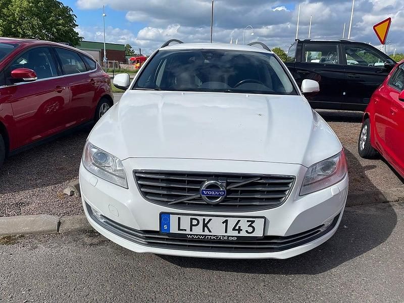 Begagnad Volvo V70 Momentum 181 HK (133 kW) 2015 Vit Kombi