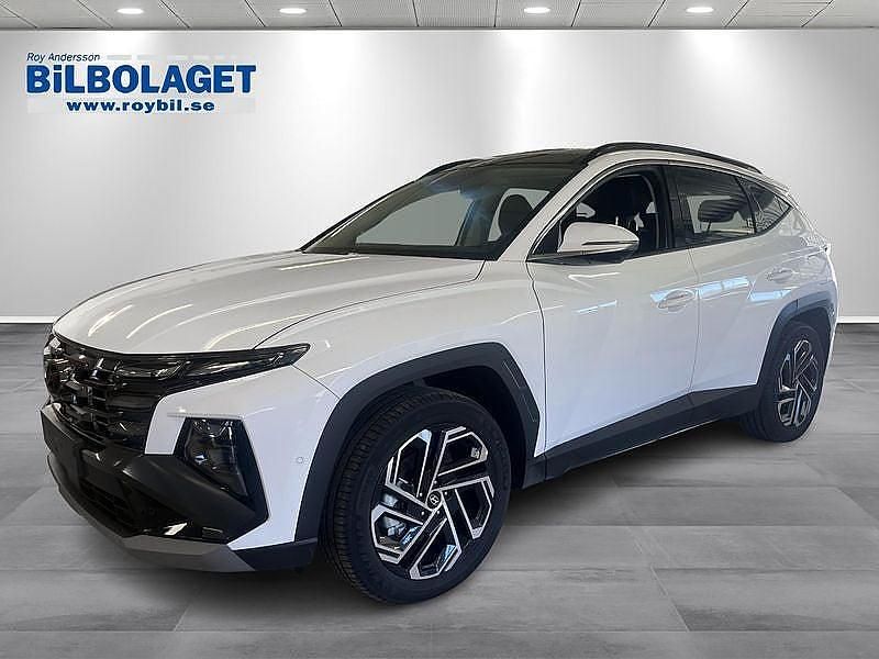 Vit Ny 2025 Hyundai Tucson Edition SUV | 479 900 kr (Dyr) - Bild 1/4