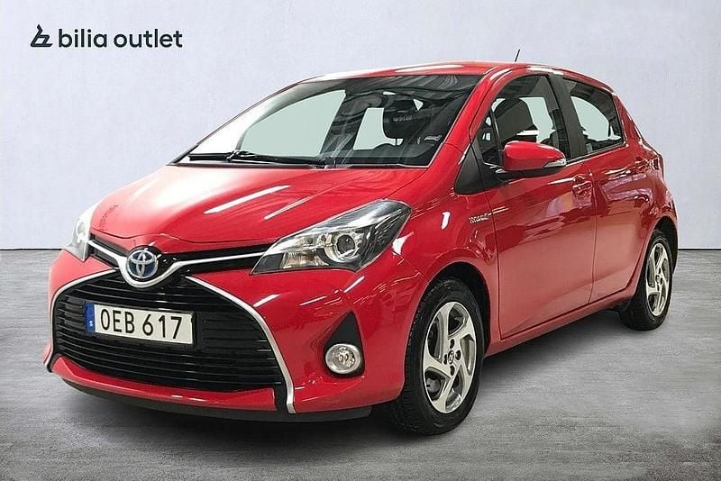 Röd Begagnad 2016 Toyota Yaris Hybrid Active Halvkombi | 139 900 kr (Marknadspris) - Bild 1/3