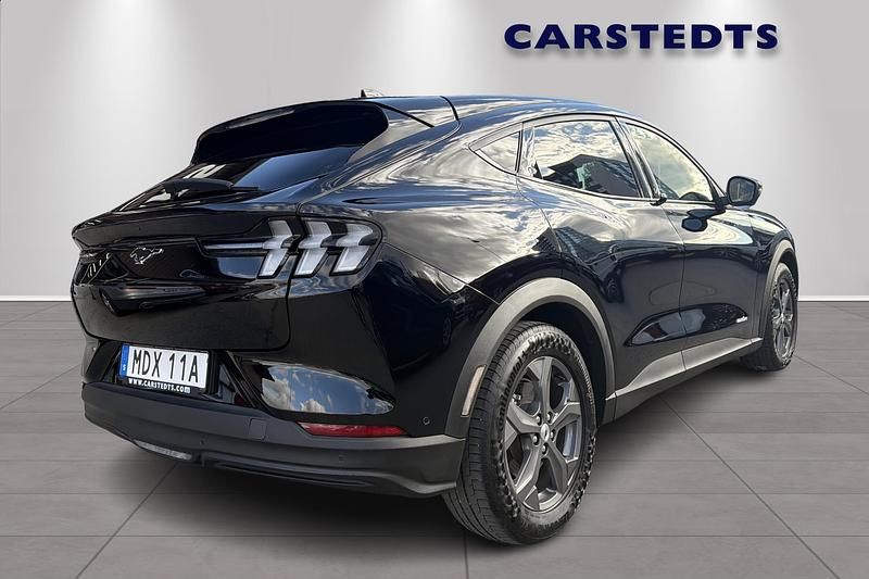 Begagnad Ford Mustang Mach-E Standard Range 200 kW (272 HK) 2021 Svart SUV