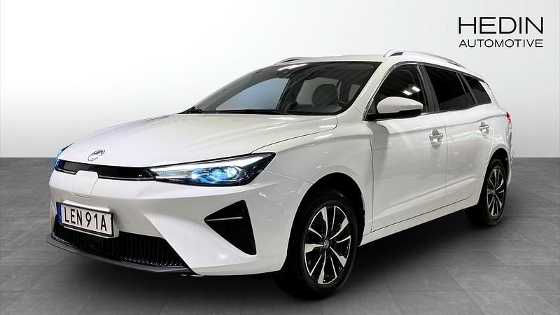 Vit (white) Begagnad 2022 MG MG5 EV Comfort Kombi | 209 900 kr - Bild 1/4