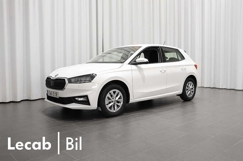 Vit (candy white) Begagnad 2024 Skoda Fabia Halvkombi | 199 500 kr - Bild 1/4