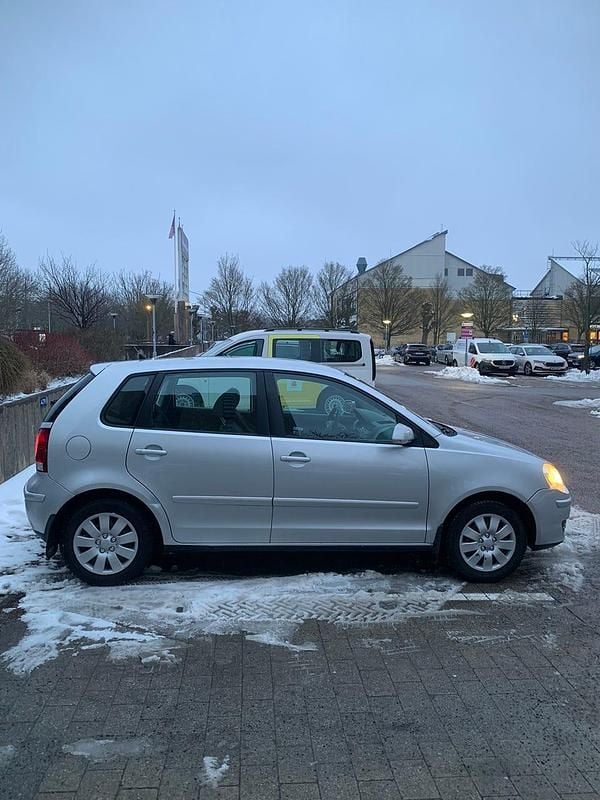 Begagnad VW Polo 80 HK (58 kW) 2007 Halvkombi