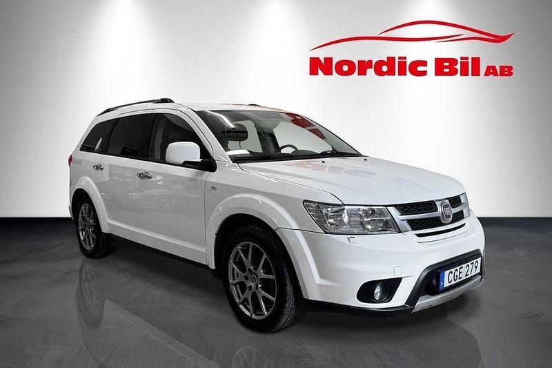 Vit Begagnad 2014 Fiat Freemont SUV | 99 900 kr (Marknadspris) - Bild 1/4