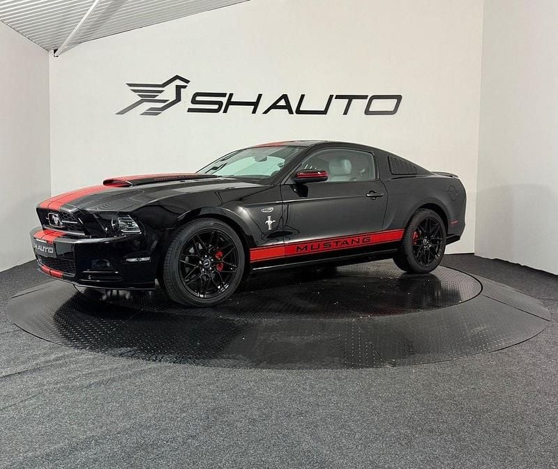 Grå (svart) Begagnad 2014 Ford Mustang Sportkupé | 174 900 kr (Bra pris) - Bild 1/4