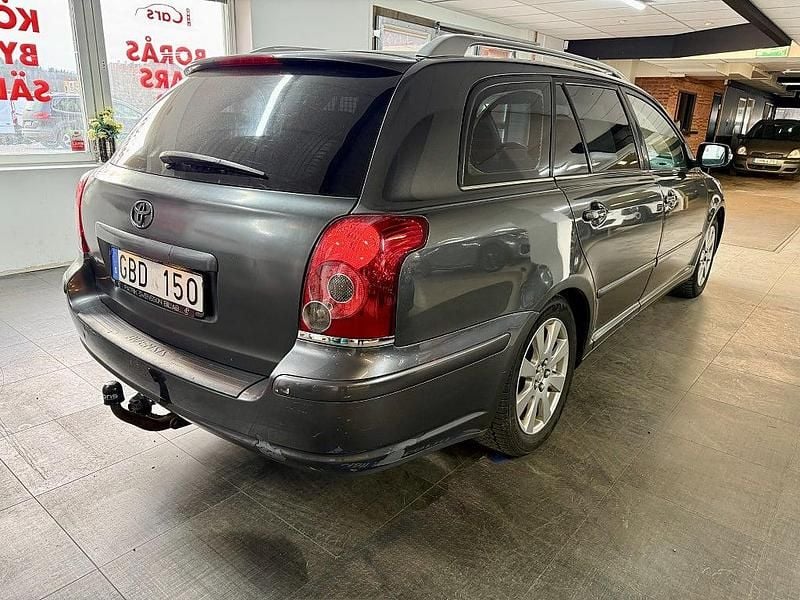 Begagnad Toyota Avensis 147 HK (108 kW) 2007 Grå Kombi