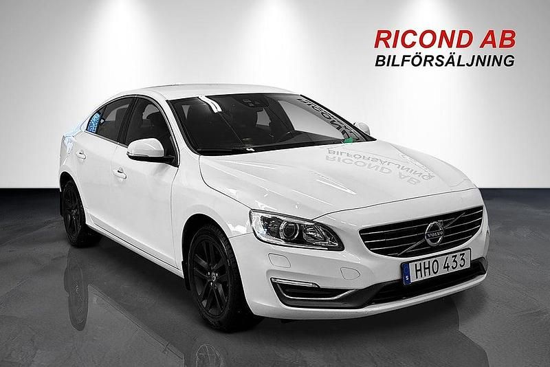 Vit Begagnad 2014 Volvo S60 Momentum Sedan | 129 900 kr (Lite dyr) - Bild 1/4