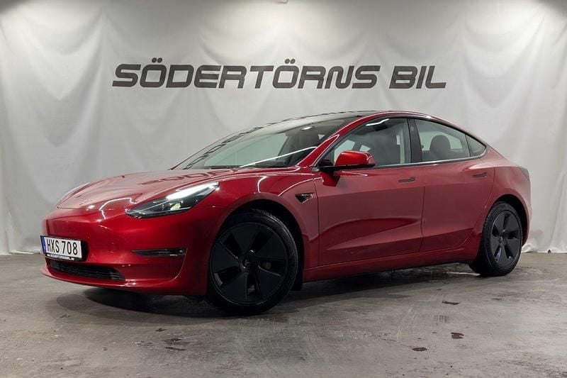 Röd Begagnad 2021 Tesla Model 3 Long Range AWD Sedan | 299 900 kr (Bra pris) - Bild 1/4