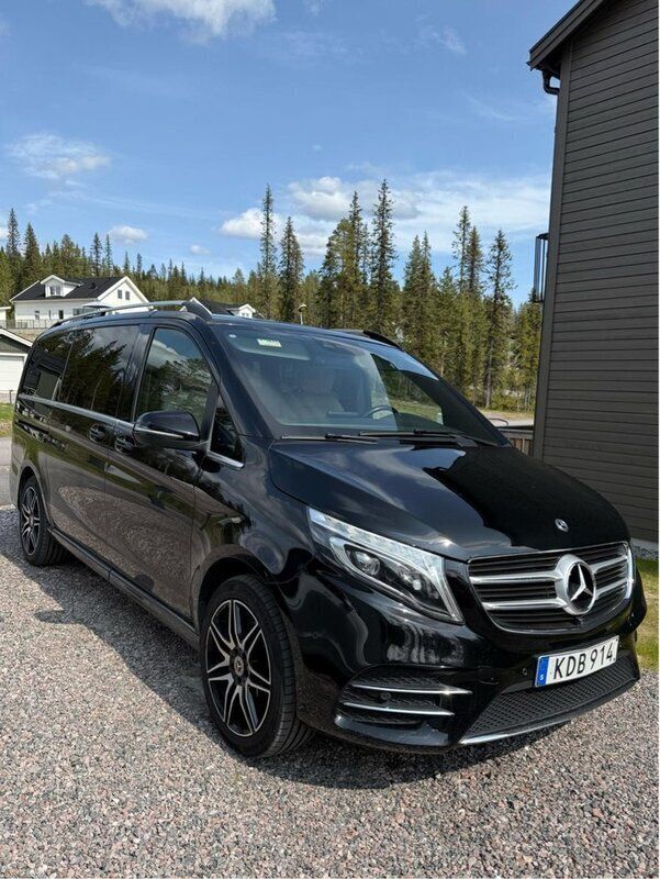 Svart Begagnad 2019 Mercedes V250 AMG Minibuss | 550 900 kr (Lite dyr) - Bild 1/4