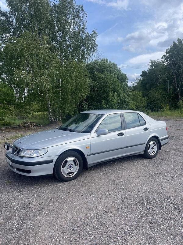 Grå Begagnad 2000 Saab 9-5 Sedan | 12 000 kr (Superpris) - Bild 1/1