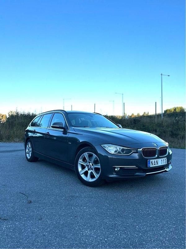 Brun Begagnad 2013 BMW 320 Luxury Line Kombi | 110 000 kr (Marknadspris) - Bild 1/4