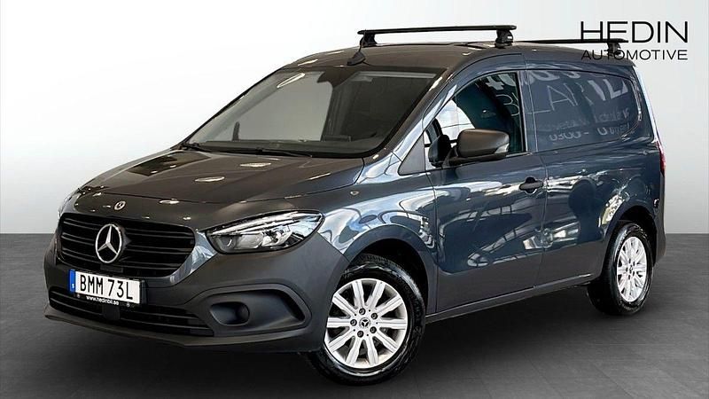 Mörkgrå (grey) Begagnad 2022 Mercedes Citan 110 Van | 189 900 kr (Marknadspris) - Bild 1/4