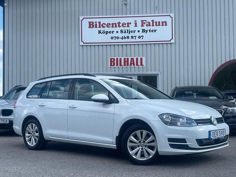 Vit Begagnad 2016 VW Golf VII Kombi | 99 900 kr (Marknadspris) - Bild 1/4