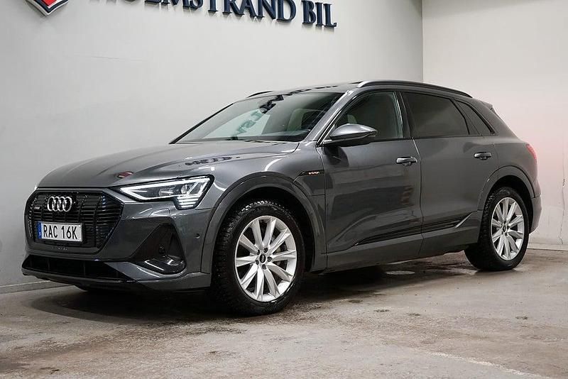 Begagnad Audi e-tron S-Line 300 kW (408 HK) 2022 Grå SUV
