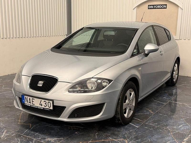 Silver Begagnad 2010 Seat Leon Reference Halvkombi | 39 900 kr - Bild 1/4