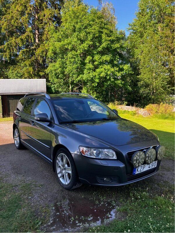Grå Begagnad 2011 Volvo V50 Summum Kombi | 39 000 kr (Bra pris) - Bild 1/4