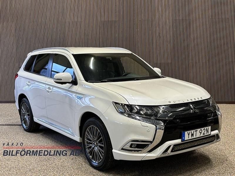 Begagnad Mitsubishi Outlander 224 HK (164 kW) 2020 Vit SUV