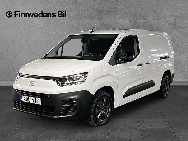 Vit Begagnad 2023 Fiat Doblò Minibuss | 249 000 kr (Superpris) - Bild 1/4