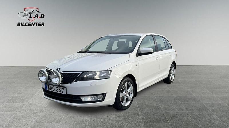 Vit Begagnad 2014 Skoda Rapid Halvkombi | 83 700 kr (Marknadspris) - Bild 1/4