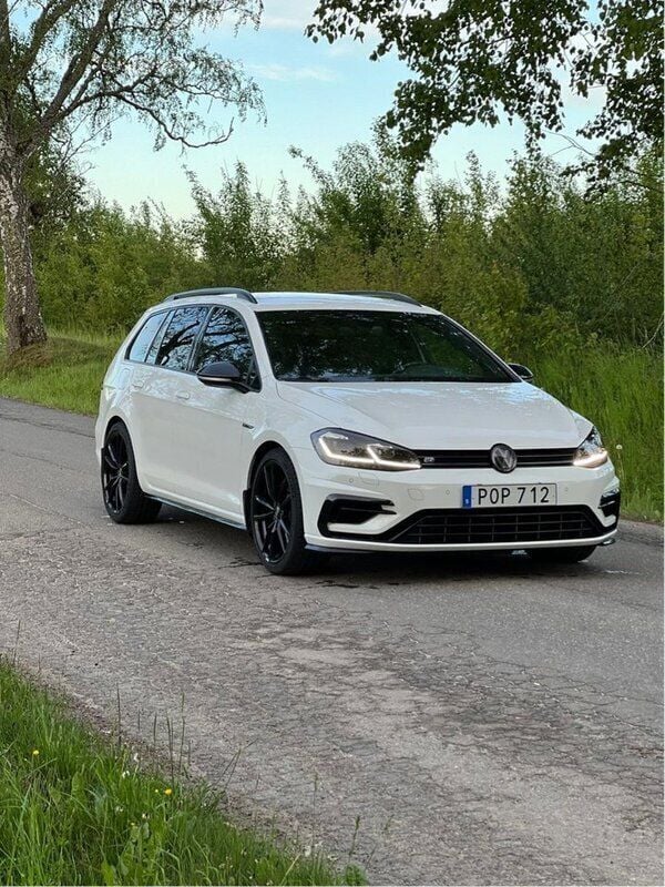 Vit Begagnad 2018 VW Golf VII R Kombi | 309 000 kr (Dyr) - Bild 1/4