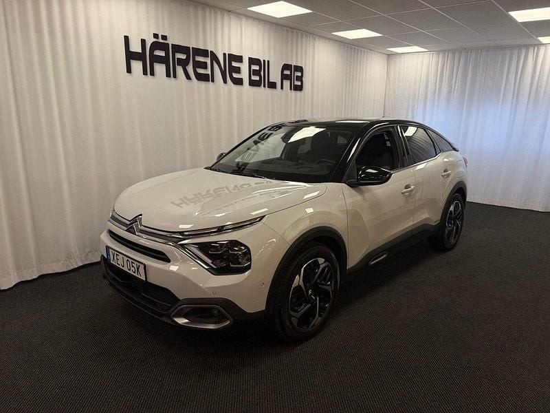 Vit (vit okenite) Begagnad 2024 Citroën C4 Shine Sportkupé | 234 900 kr - Bild 1/4